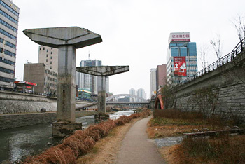 Cheonggyencheon stream