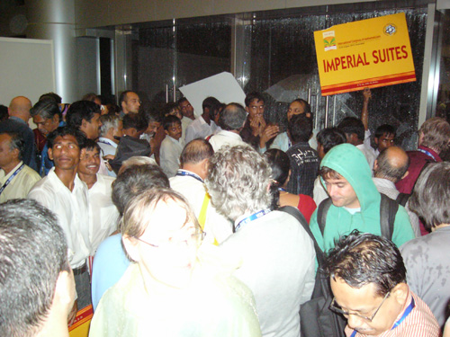 3000 mathematicians trying to catch a hotel bus.